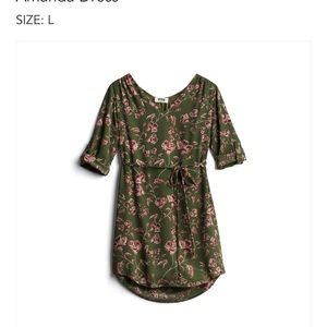 Verse L tshirt dress w tie.olive color w florals